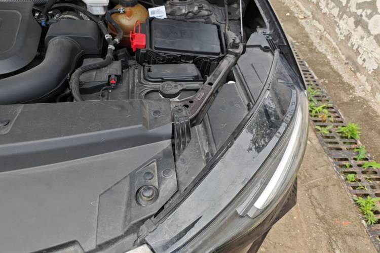 Used Buick Envision 2020 Encore S 652T All-Wheel-Drive Avenir Engine Bay Left