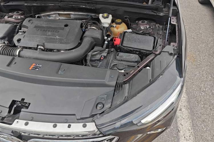 Used Buick Envision 2020 Encore S 652T All-Wheel-Drive Avenir Engine Bay Left