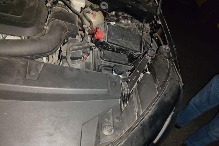 Used Buick Envision 2020 Encore S 652T All-Wheel-Drive Avenir Engine Bay Left