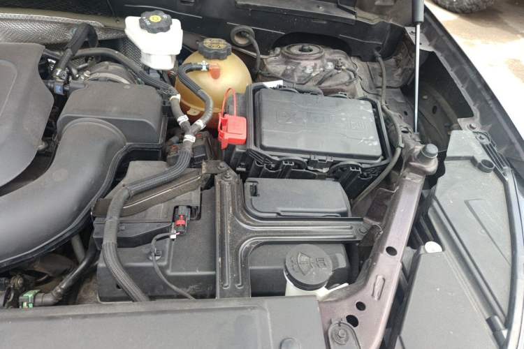 Used Buick Envision 2020 Encore S 652T All-Wheel-Drive Avenir Engine Bay Left