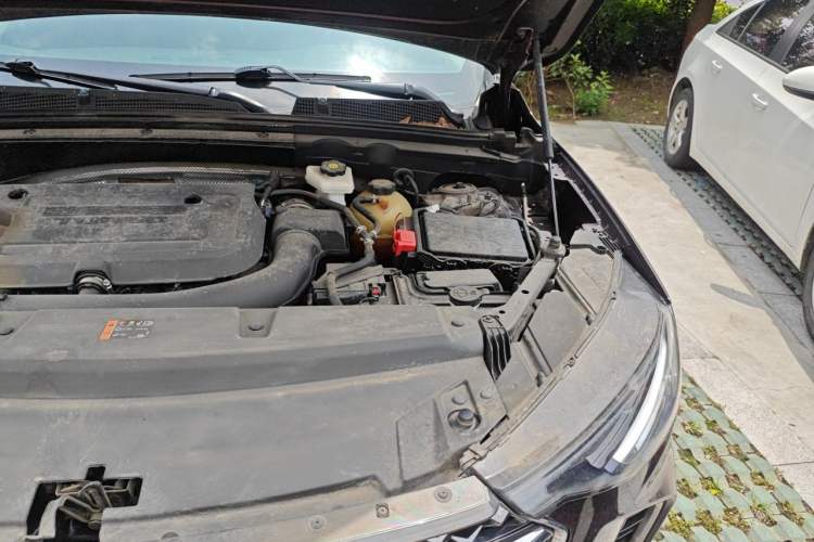 Used Buick Envision 2020 Encore S 652T All-Wheel-Drive Avenir Engine Bay Left