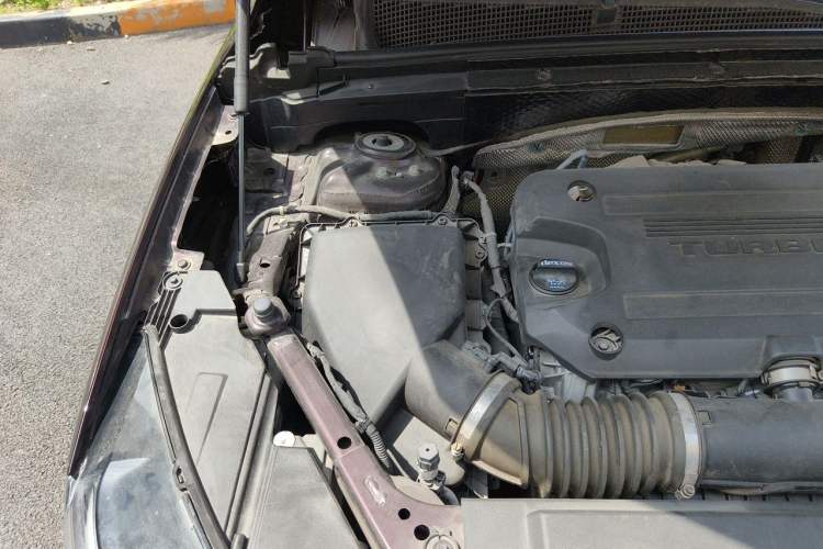 Used Buick Envision 2020 Encore S 652T All-Wheel-Drive Avenir Engine Bay Right
