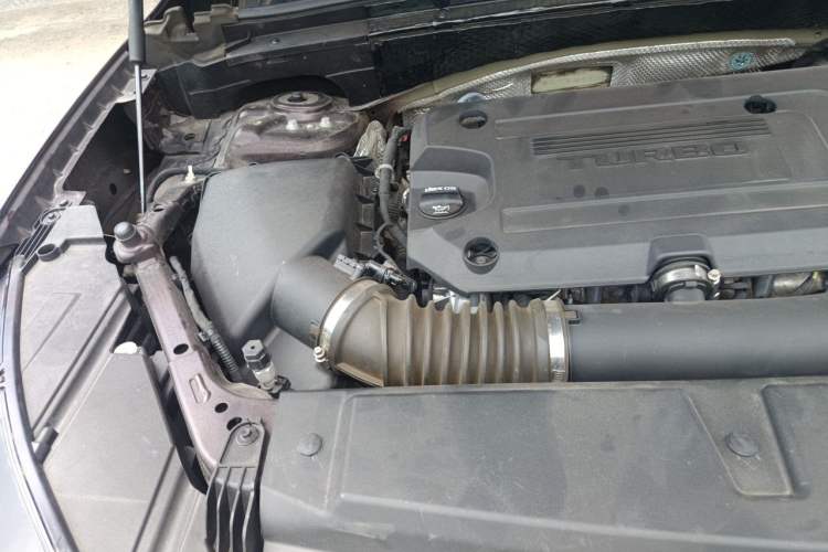 Used Buick Envision 2020 Encore S 652T All-Wheel-Drive Avenir Engine Bay Right