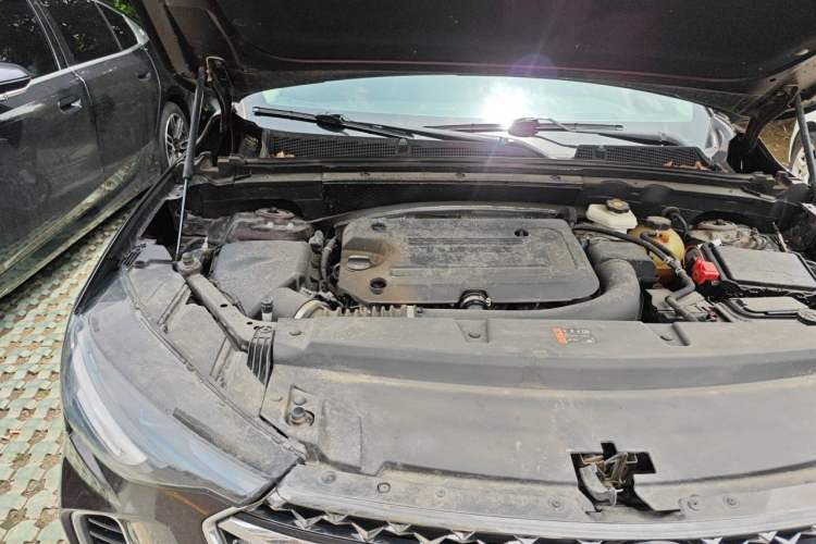 Used Buick Envision 2020 Encore S 652T All-Wheel-Drive Avenir Engine Bay Right