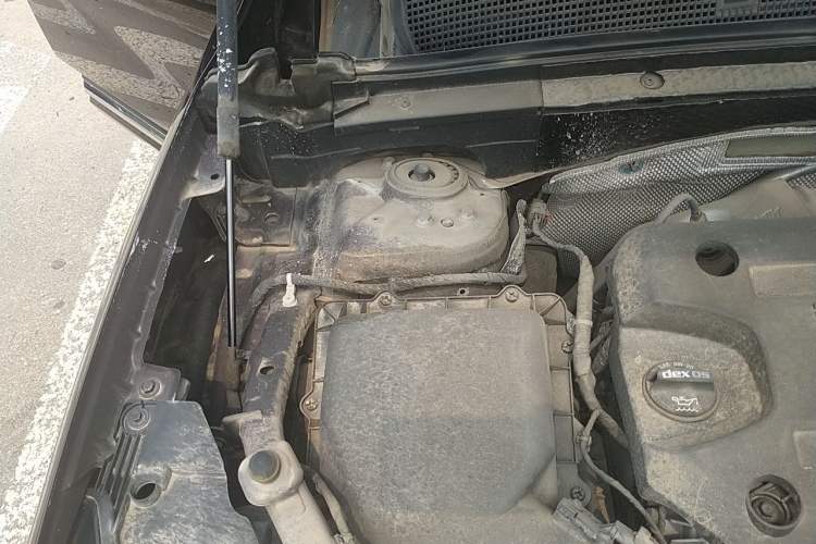 Used Buick Envision 2020 Encore S 652T All-Wheel-Drive Avenir Engine Bay Right