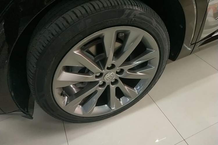 Used Buick Envision 2020 Encore S 652T All-Wheel-Drive Avenir Exterior 4
