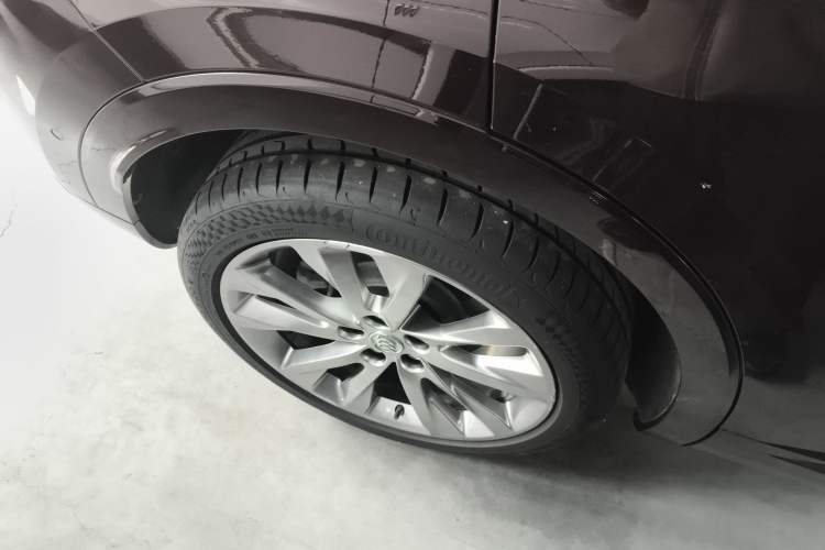 Used Buick Envision 2020 Encore S 652T All-Wheel-Drive Avenir Exterior 5
