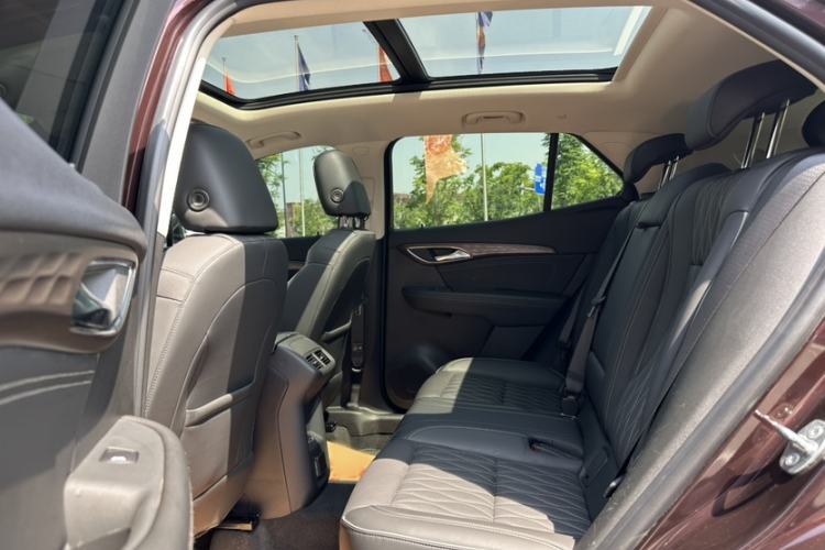 Used Buick Envision 2020 Encore S 652T All-Wheel-Drive Avenir Interior 8