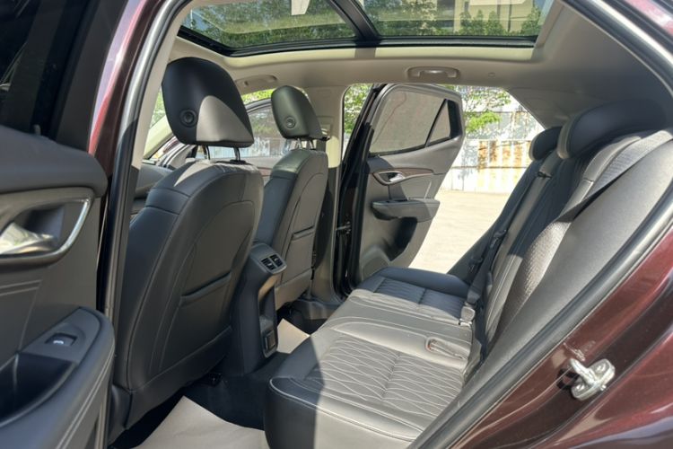 Used Buick Envision 2020 Encore S 652T All-Wheel-Drive Avenir Interior 8
