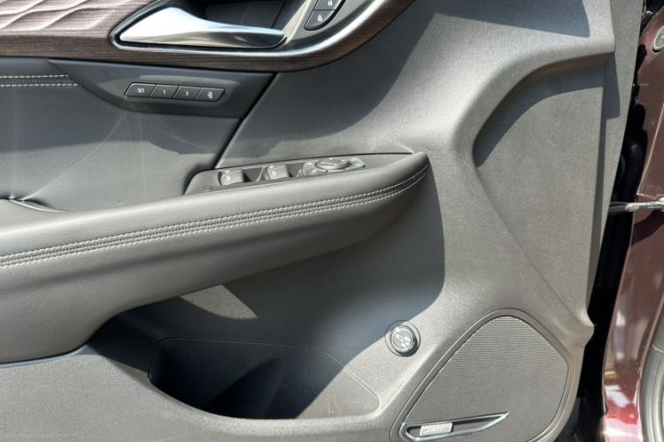 Used Buick Envision 2020 Encore S 652T All-Wheel-Drive Avenir Interior 9