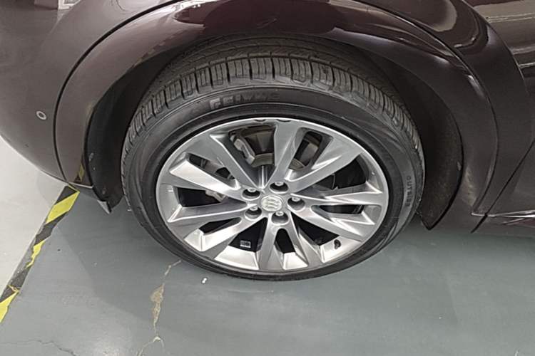Used Buick Envision 2020 Encore S 652T All-Wheel-Drive Avenir Left Front Wheel Hub