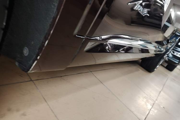 Used Buick Envision 2020 Encore S 652T All-Wheel-Drive Avenir Left Side Sill