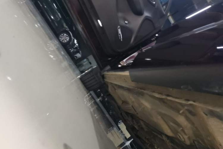 Used Buick Envision 2020 Encore S 652T All-Wheel-Drive Avenir Left Side Sill