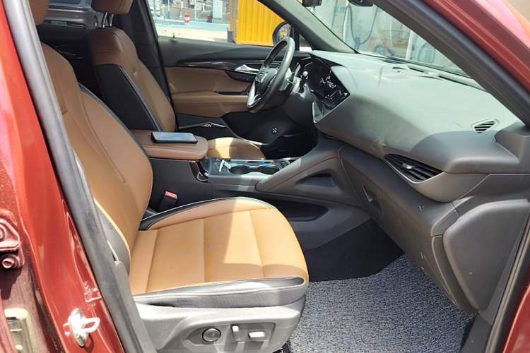 Used Buick Envision 2020 Encore GX S 652T Two-Wheel-Drive Limited-Edition S Sport Version Right Front Seat