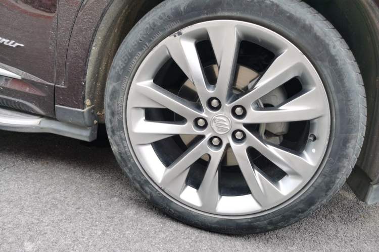 Used Buick Envision 2020 Encore S 652T All-Wheel-Drive Avenir Right Front Wheel Hub