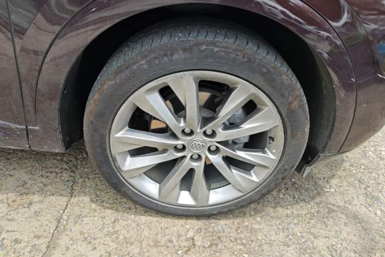 Used Buick Envision 2020 Encore S 652T All-Wheel-Drive Avenir Right Front Wheel Hub