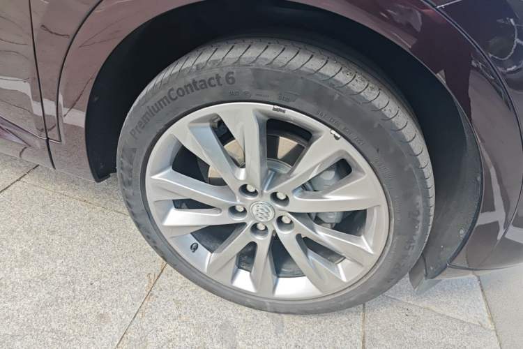 Used Buick Envision 2020 Encore S 652T All-Wheel-Drive Avenir Right Front Wheel Hub