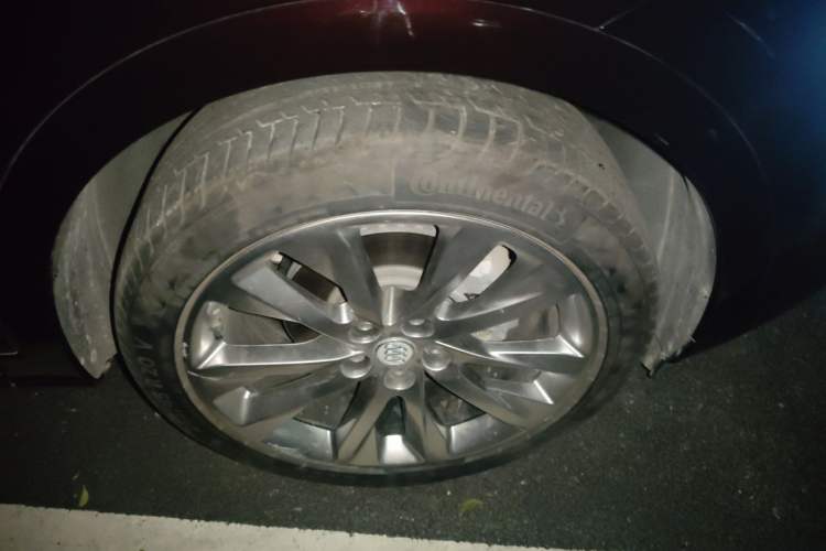 Used Buick Envision 2020 Encore S 652T All-Wheel-Drive Avenir Right Front Wheel Hub