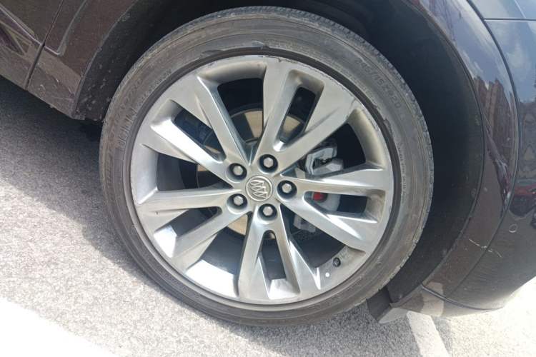 Used Buick Envision 2020 Encore S 652T All-Wheel-Drive Avenir Right Front Wheel Hub