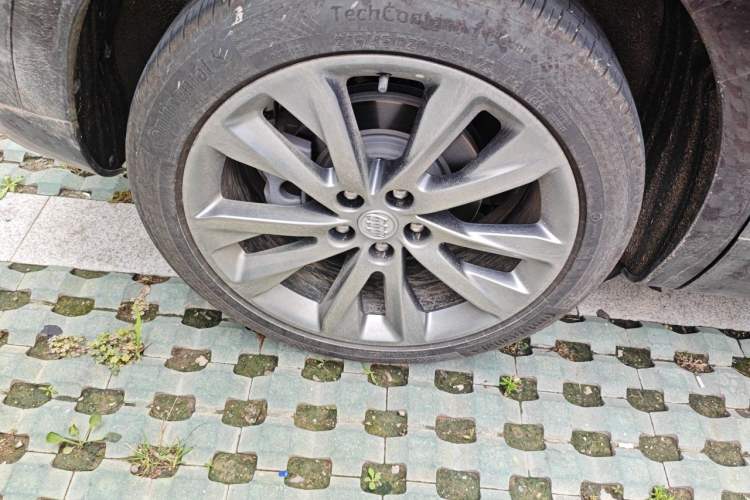 Used Buick Envision 2020 Encore S 652T All-Wheel-Drive Avenir Right Front Wheel Hub