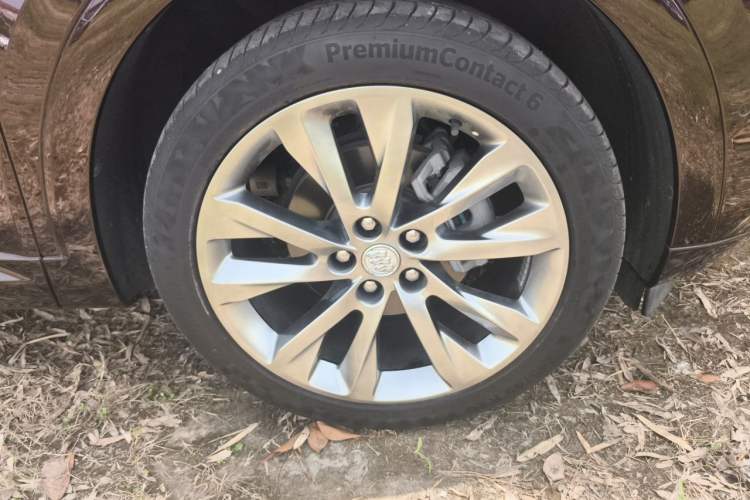 Used Buick Envision 2020 Encore S 652T All-Wheel-Drive Avenir Right Front Wheel Hub