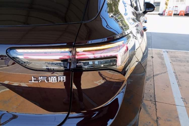 Used Buick Envision 2020 Encore S 652T All-Wheel-Drive Avenir Right Rear Taillight