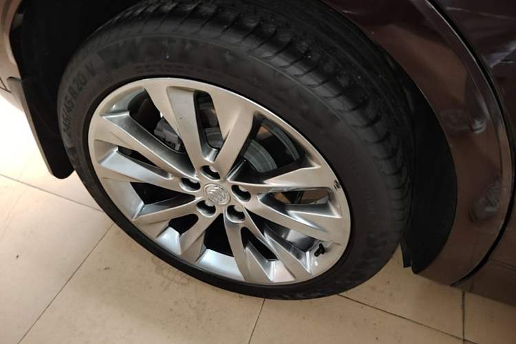 Used Buick Envision 2020 Encore S 652T All-Wheel-Drive Avenir Right Rear Wheel Hub