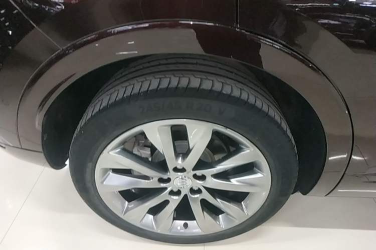 Used Buick Envision 2020 Encore S 652T All-Wheel-Drive Avenir Right Rear Wheel Hub