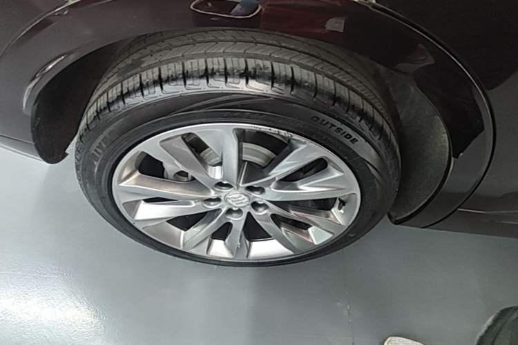 Used Buick Envision 2020 Encore S 652T All-Wheel-Drive Avenir Right Rear Wheel Hub