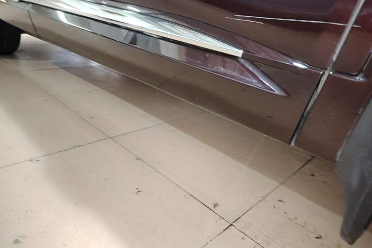 Used Buick Envision 2020 Encore S 652T All-Wheel-Drive Avenir Right Side Sill
