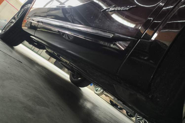 Used Buick Envision 2020 Encore S 652T All-Wheel-Drive Avenir Right Side Sill