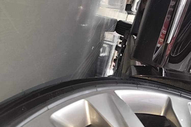 Used Buick Envision 2020 Encore S 652T All-Wheel-Drive Avenir Right Side Sill