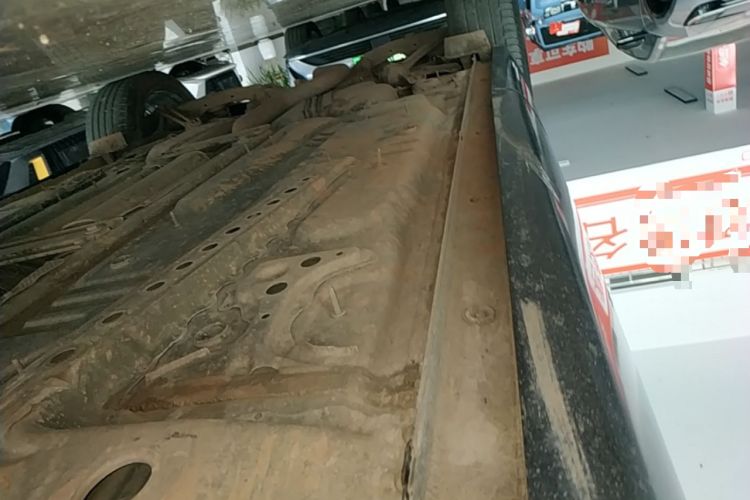Used Buick Envision 2020 Encore S 652T All-Wheel-Drive Avenir Right Side Sill
