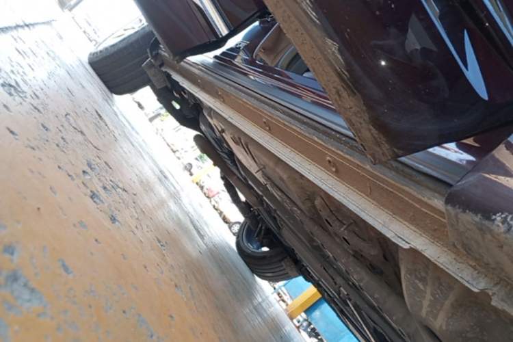 Used Buick Envision 2020 Encore S 652T All-Wheel-Drive Avenir Right Side Sill