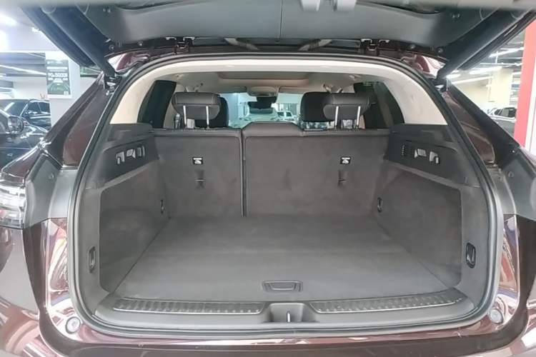 Used Buick Envision 2020 Encore S 652T All-Wheel-Drive Avenir Trunk