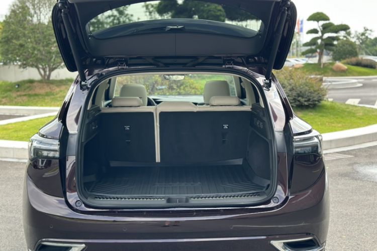 Used Buick Envision 2020 Encore S 652T All-Wheel-Drive Avenir Trunk