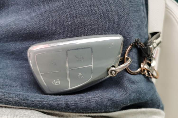 Used Buick Envision 2020 Encore S 652T All-Wheel-Drive Avenir Vehicle Key