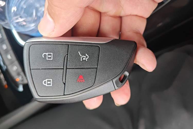 Used Buick Envision 2020 Encore S 652T All-Wheel-Drive Avenir Vehicle Key