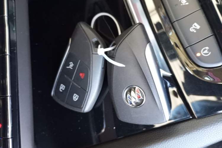 Used Buick Envision 2020 Encore S 652T All-Wheel-Drive Avenir Vehicle Key