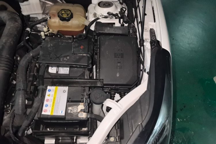 Used Buick Envision 2020 20T Two-Wheel Drive Elite Version Engine Bay Left