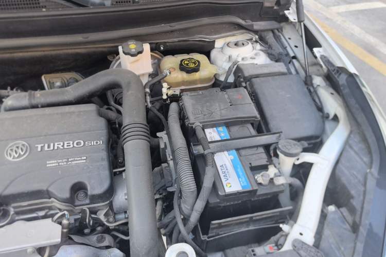 Used Buick Envision 2020 20T Two-Wheel Drive Leading Version Engine Bay Left