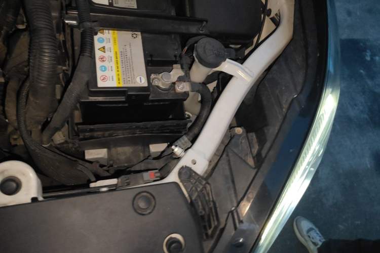 Used Buick Envision 2020 20T Two-Wheel Drive Elite Version Engine Bay Left