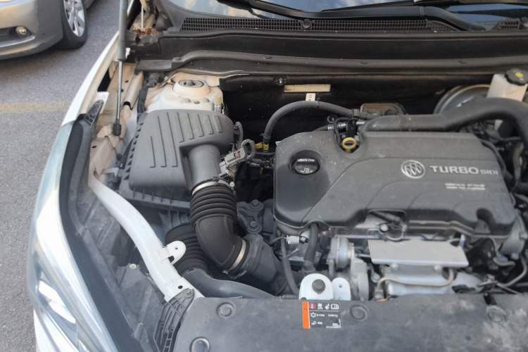 Used Buick Envision 2020 20T Two-Wheel Drive Leading Version Engine Bay Right