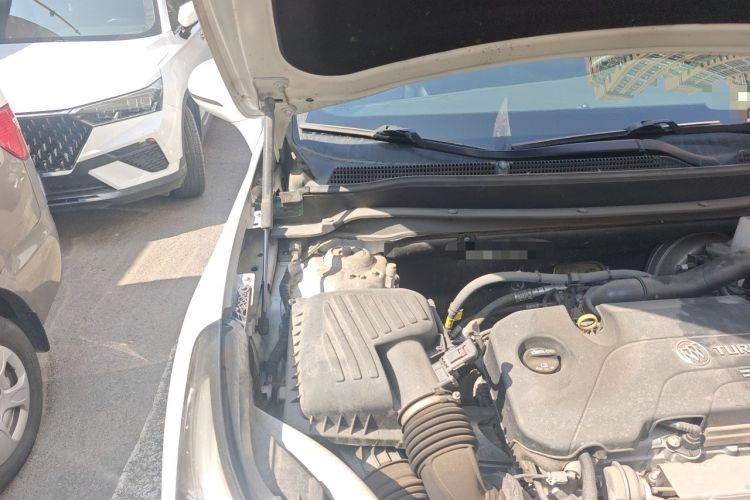 Used Buick Envision 2020 20T Two-Wheel Drive Elite Version Engine Bay Right