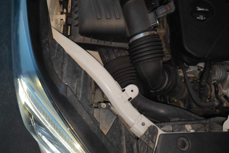 Used Buick Envision 2020 20T Two-Wheel Drive Elite Version Engine Bay Right