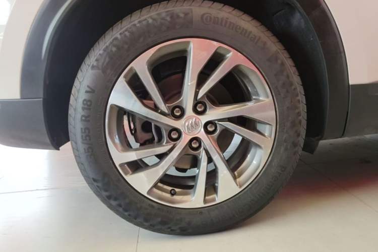 Used Buick Envision 2020 Encore S 652T Two-Wheel Drive Luxury Model Exterior 5