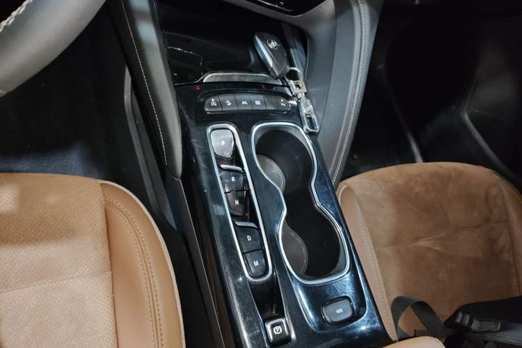 Used Buick Envision 2020 Encore S 652T Four-Wheel Drive Luxury Model Gear Lever