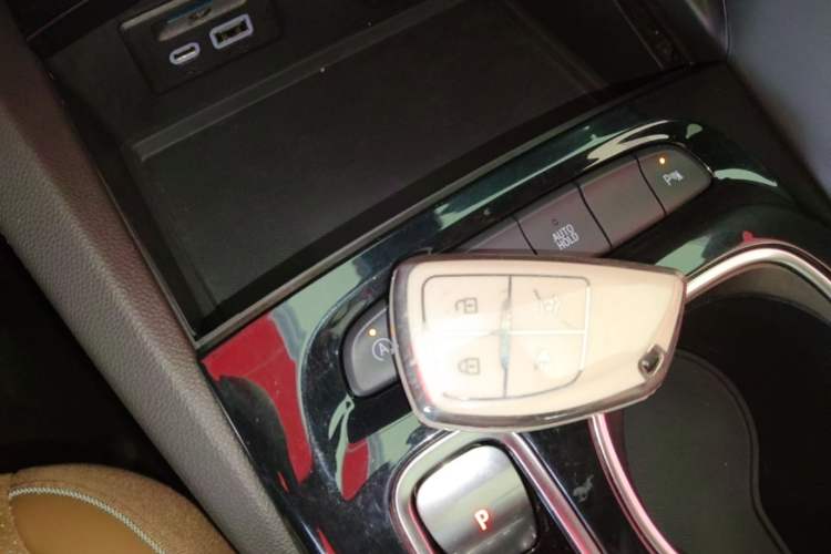 Used Buick Envision 2020 Encore S 652T Two-Wheel Drive Luxury Model Interior 1