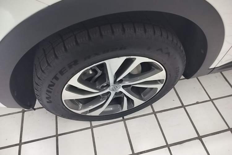 Used Buick Envision 2020 Encore S 652T Two-Wheel Drive Luxury Model Left Front Wheel Hub