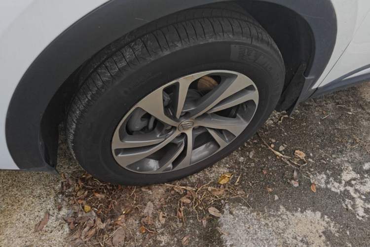 Used Buick Envision 2020 Encore S 652T Two-Wheel Drive Luxury Model Left Front Wheel Hub